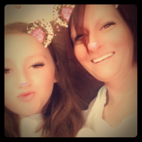 Meet your Posher, Leslie - Picture 1 of 2